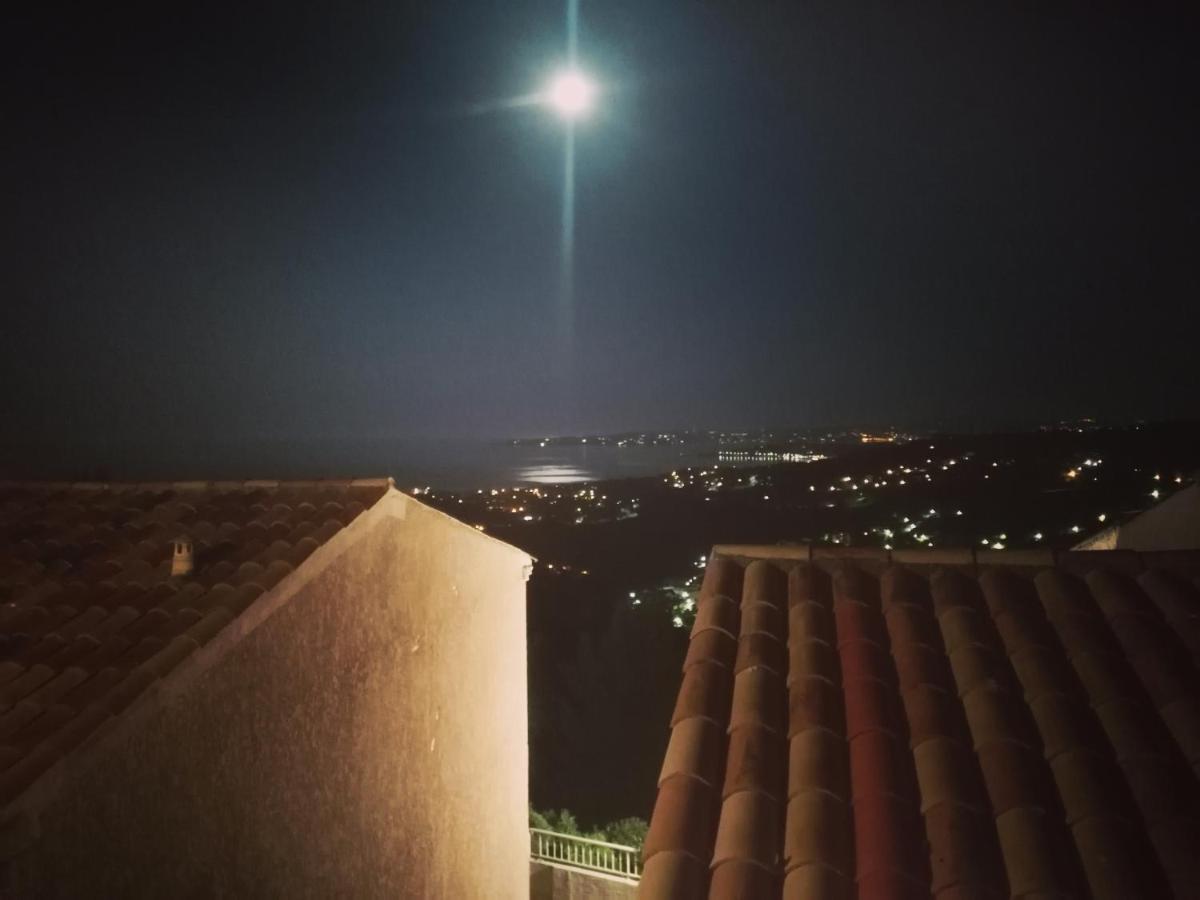 Tres Bel Appartement T3 Avec Splendide Vue Mer لي إيسامبر المظهر الخارجي الصورة